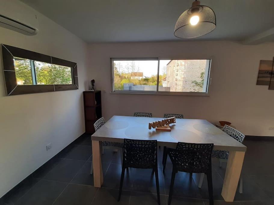 Maison Neuve Equipee Holiday home *